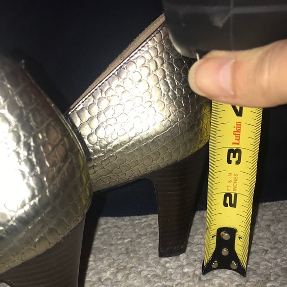 Cole Haan open toed gold pumps / high heels - Picture 4 of 7